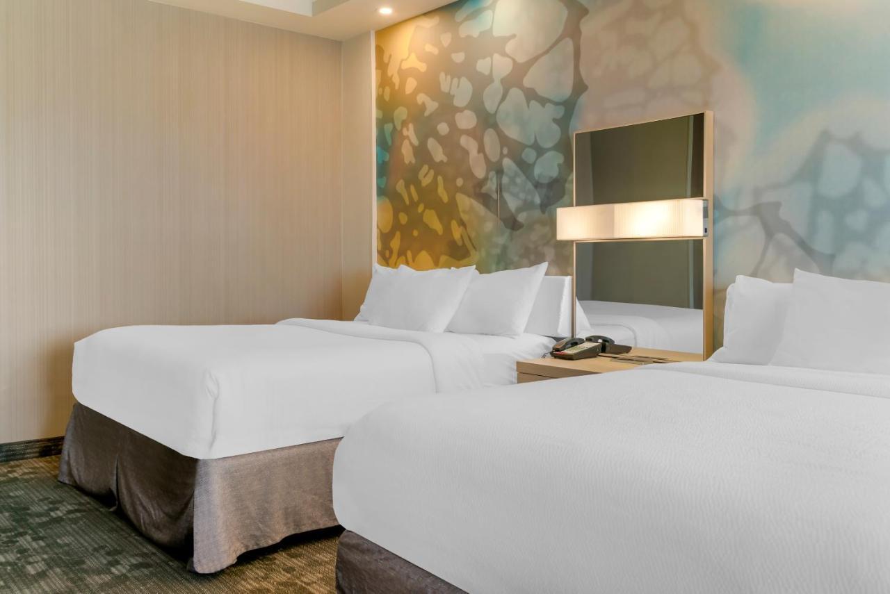 Отель Courtyard By Marriott Toledo North Экстерьер фото