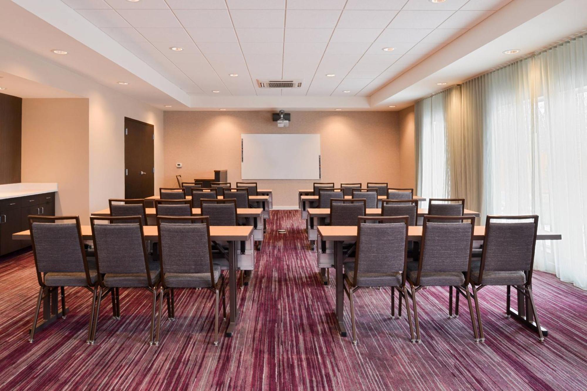 Отель Courtyard By Marriott Toledo North Экстерьер фото