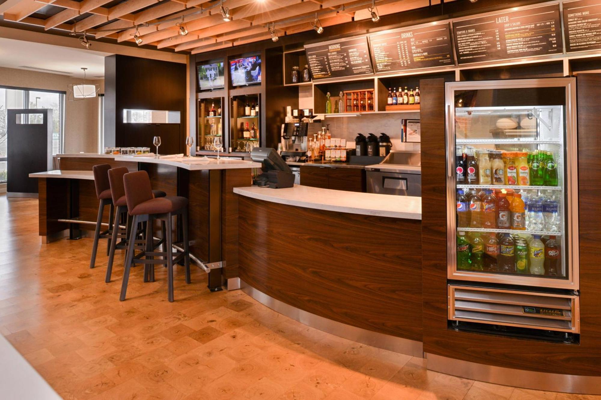 Отель Courtyard By Marriott Toledo North Экстерьер фото