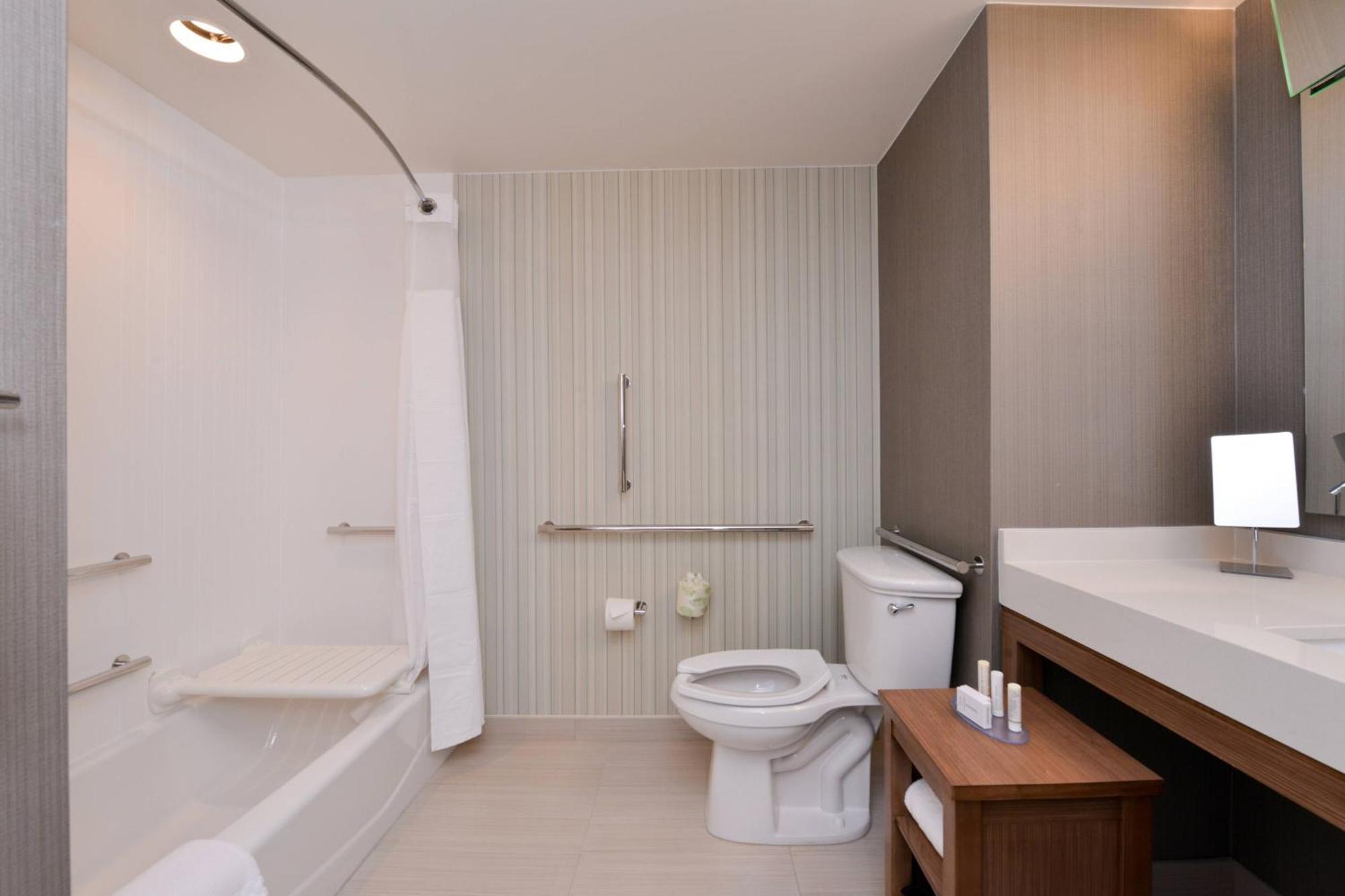 Отель Courtyard By Marriott Toledo North Экстерьер фото