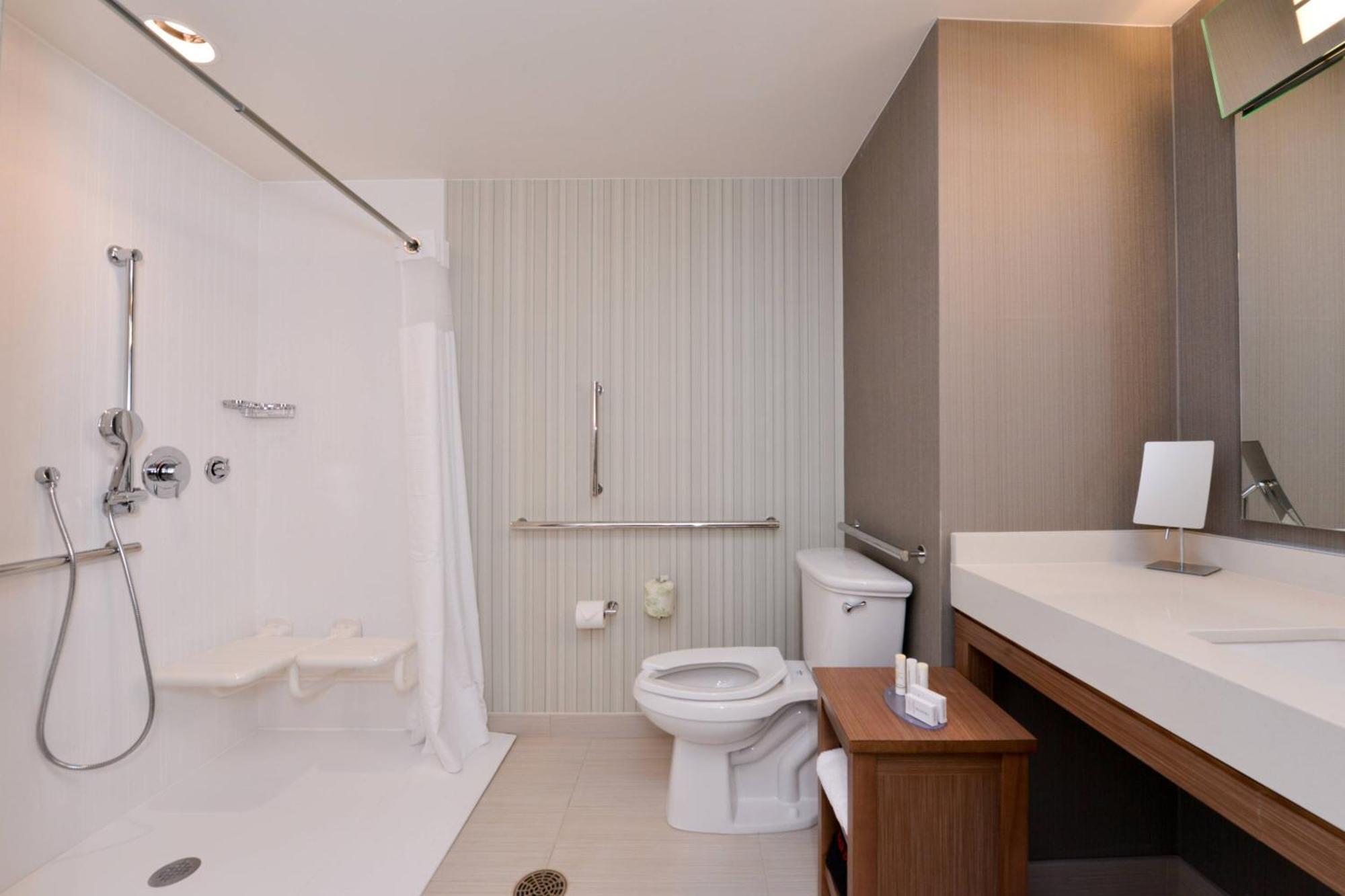 Отель Courtyard By Marriott Toledo North Экстерьер фото