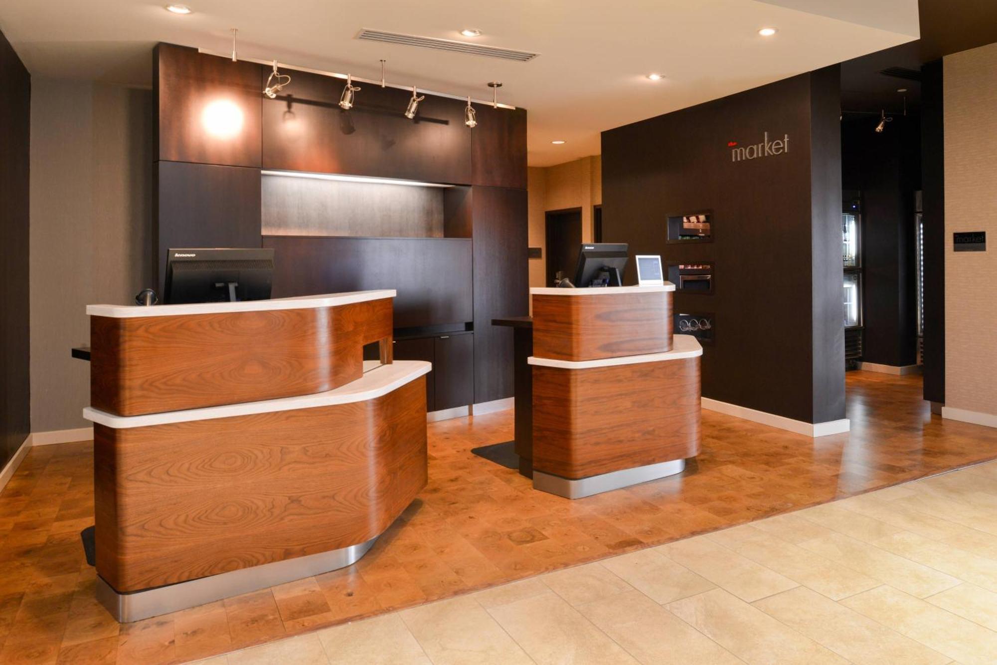Отель Courtyard By Marriott Toledo North Экстерьер фото