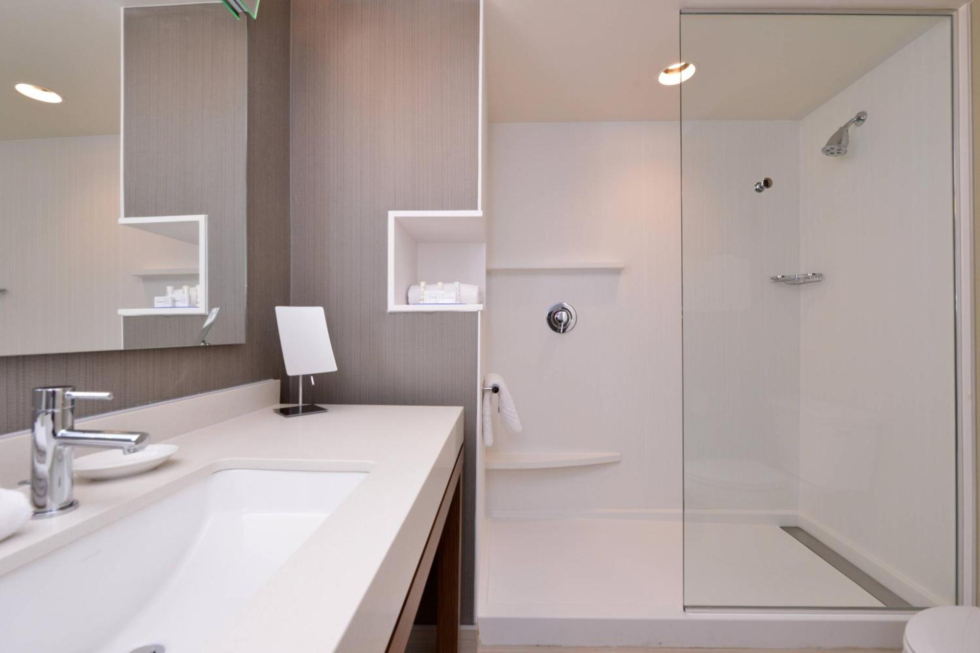Отель Courtyard By Marriott Toledo North Экстерьер фото