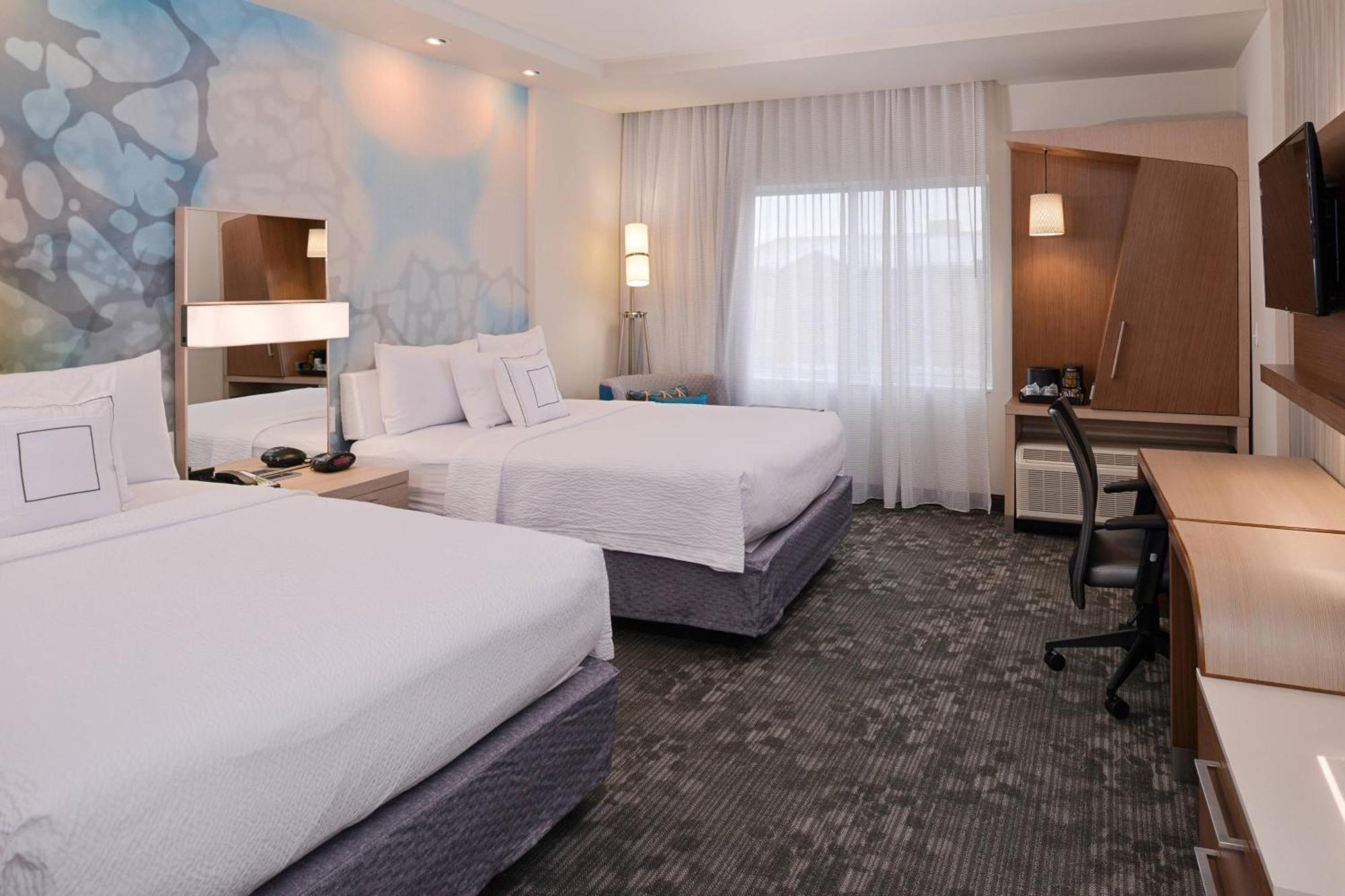 Отель Courtyard By Marriott Toledo North Экстерьер фото