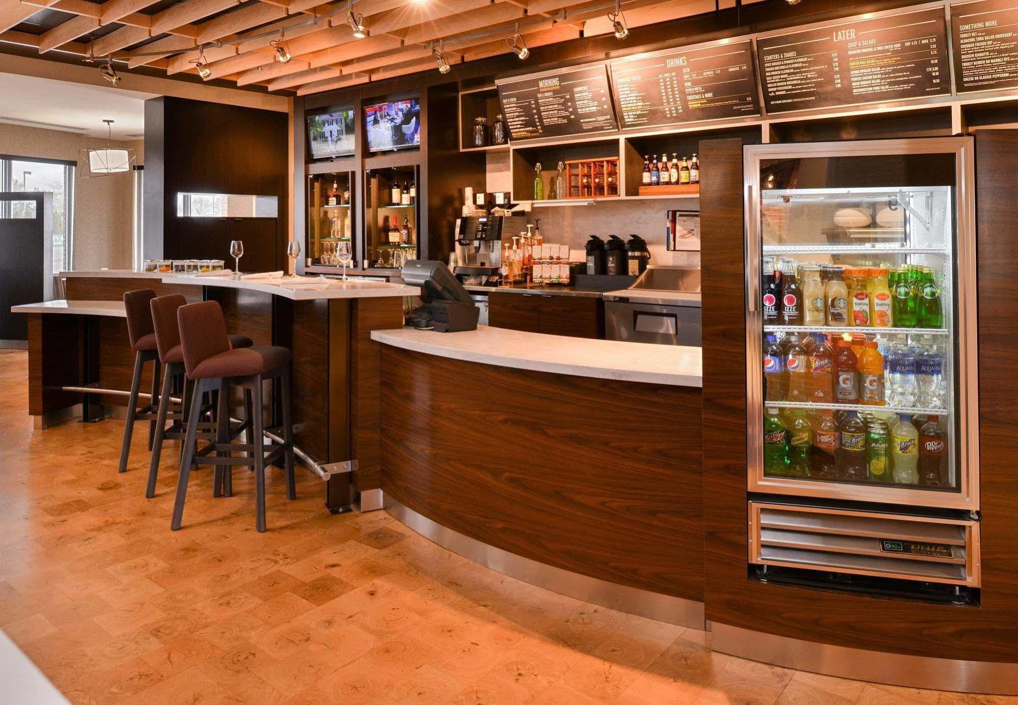 Отель Courtyard By Marriott Toledo North Экстерьер фото